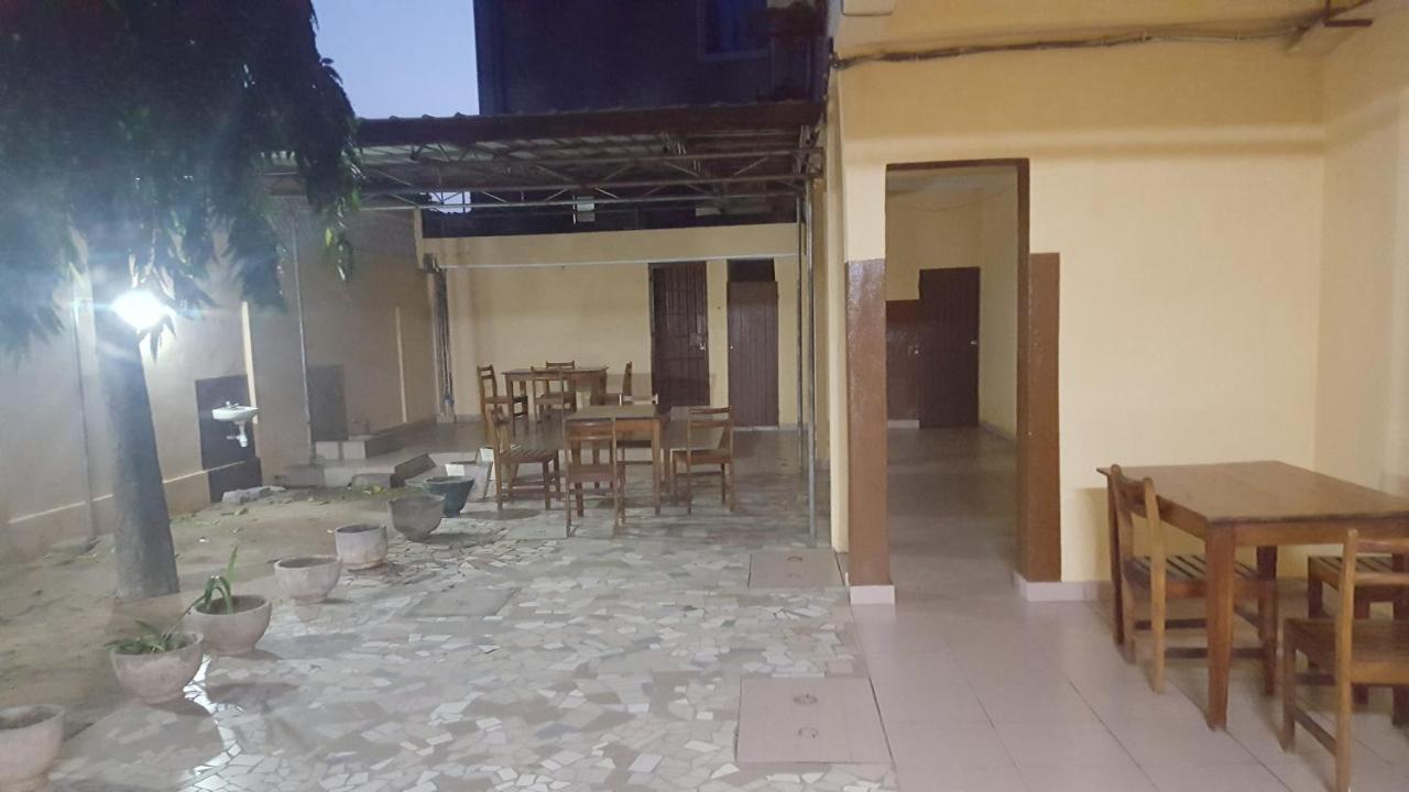 Academia Hotel Lomé Exteriör bild